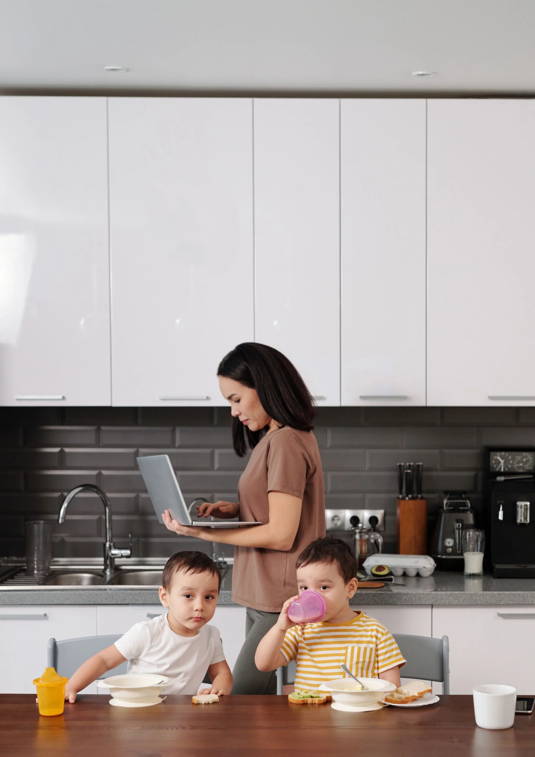 Working Mom Boundaries: How to Protect Your Time Without Feeling Guilty
